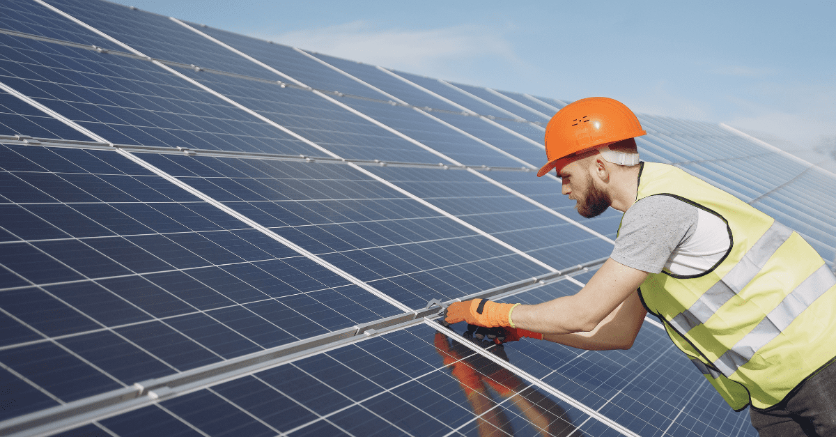trabajador-fotovoltaica (1)